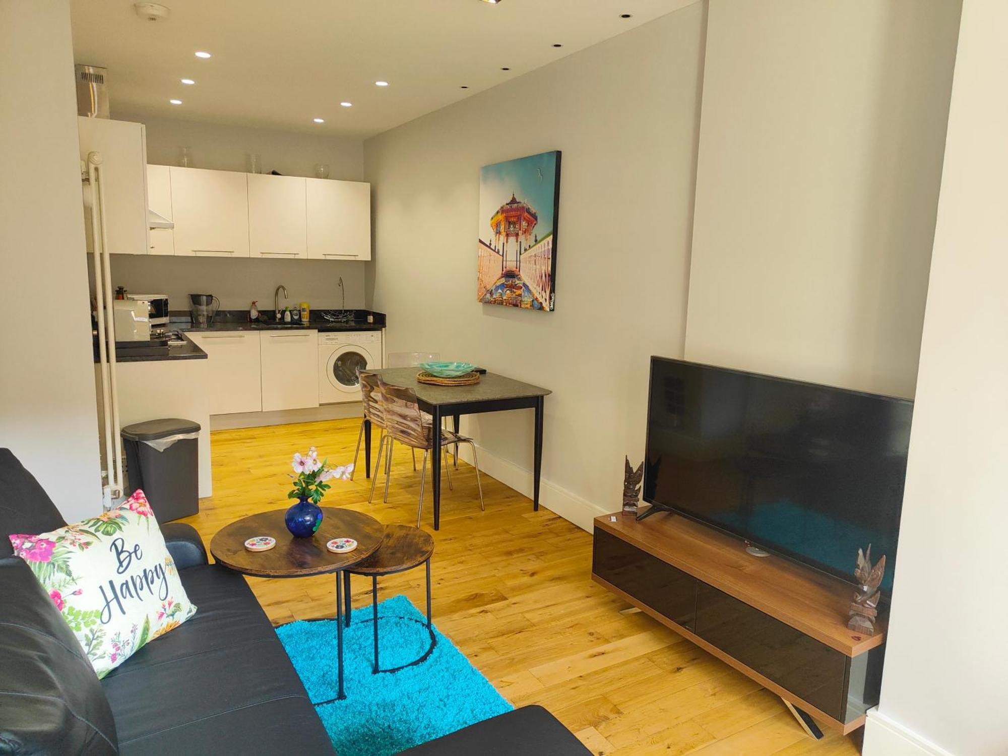 Modern Central Brighton Patio Apartment Exterior photo